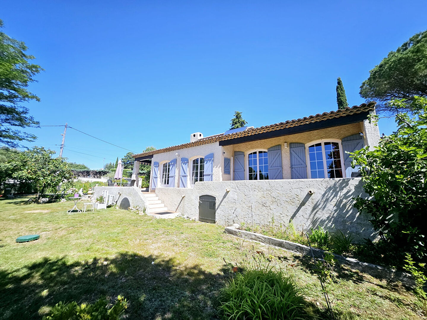 A vendre à Garéoult Maison d'architecture provençale de type 4 avec piscine proche des